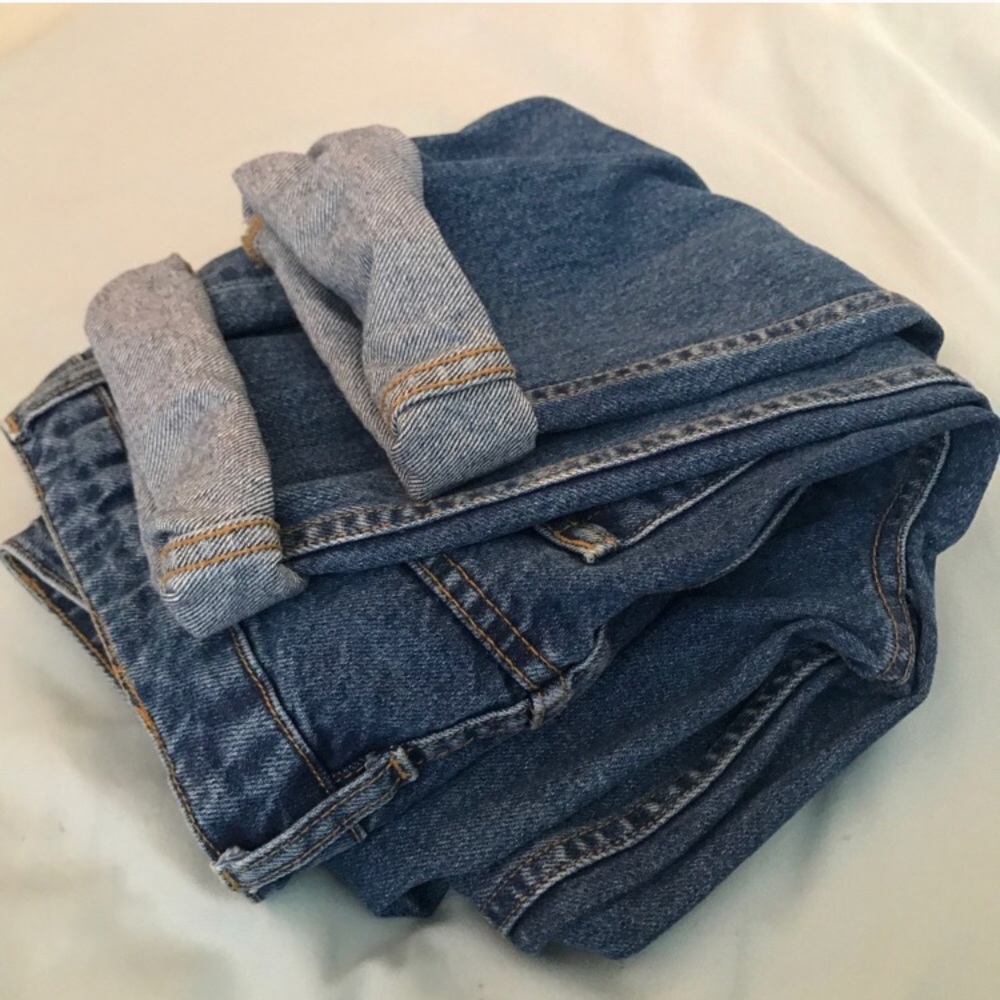 • F21 Dark Wash Mom Jeans •